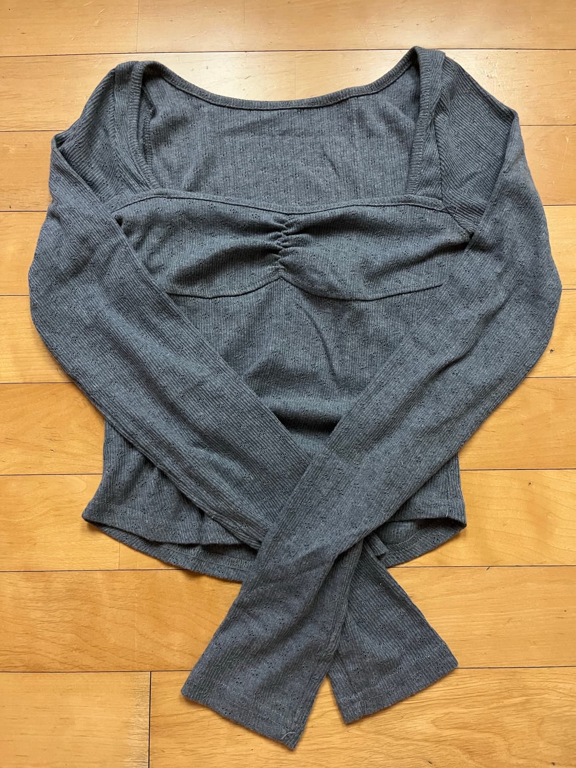 차콜 펀칭 긴팔티셔츠 상품이미지2