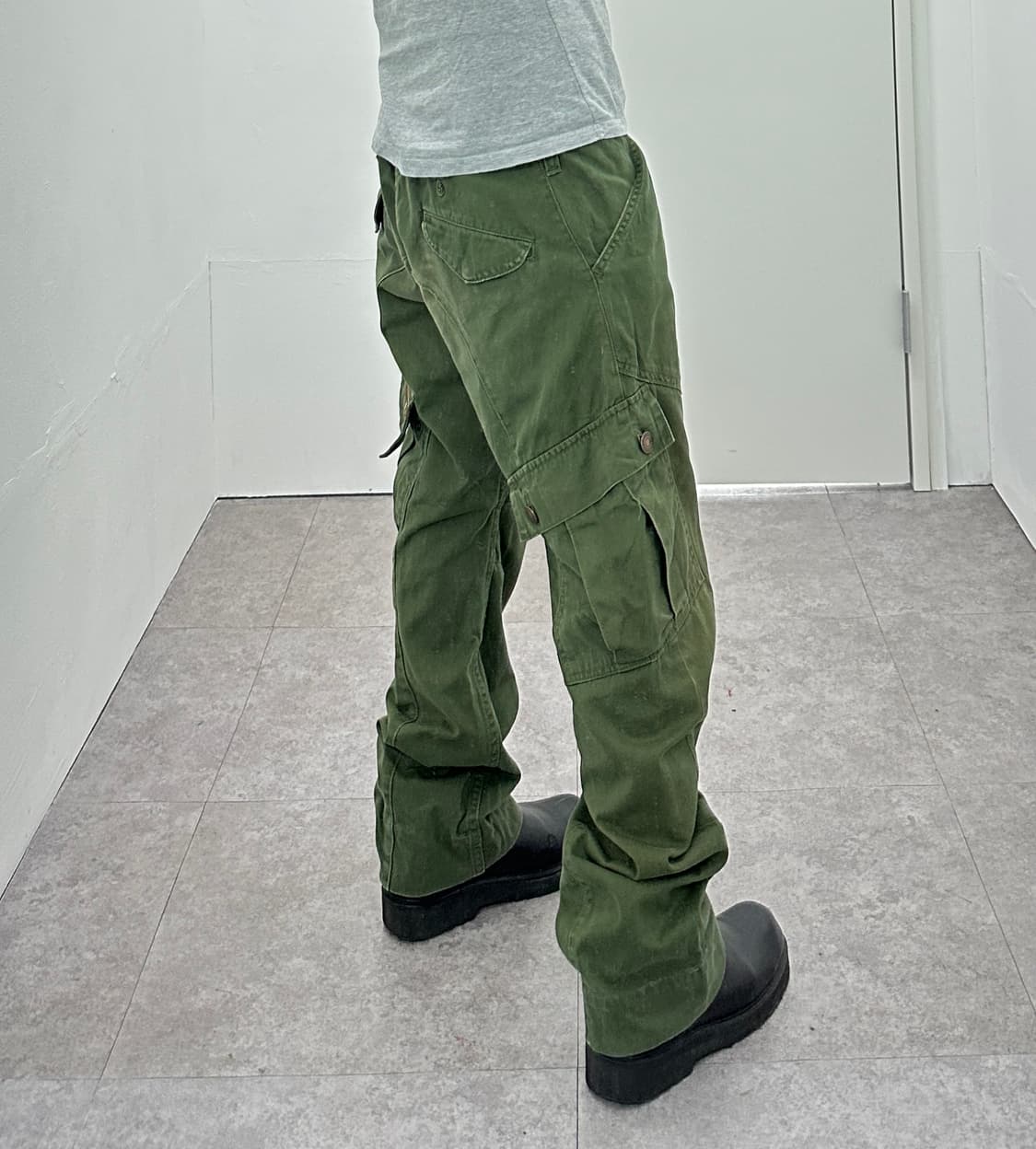 Grunge khaki multipocket curved jeans 상품이미지10