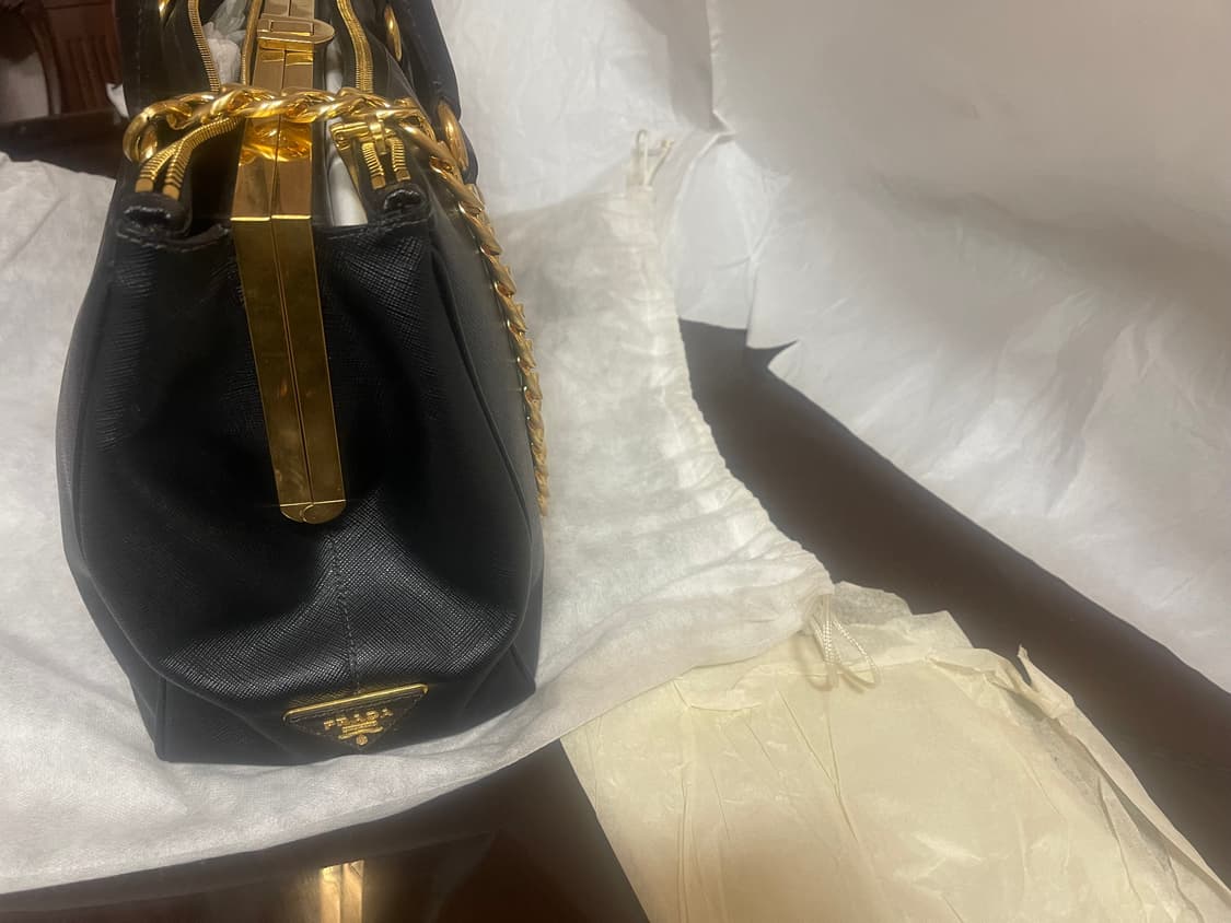 프라다 사피아노 닥터 골드 버클 토드백 상품이미지1