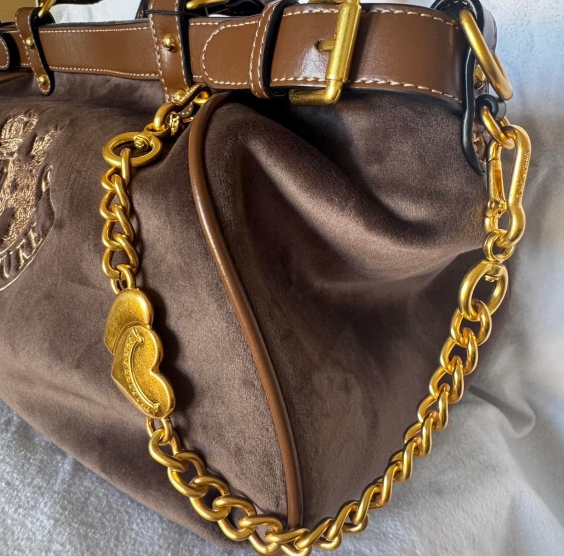 [수능기념할인] 대대장 신상 쥬시꾸뛰르 브라운 벨벳 숄더백 상품이미지4