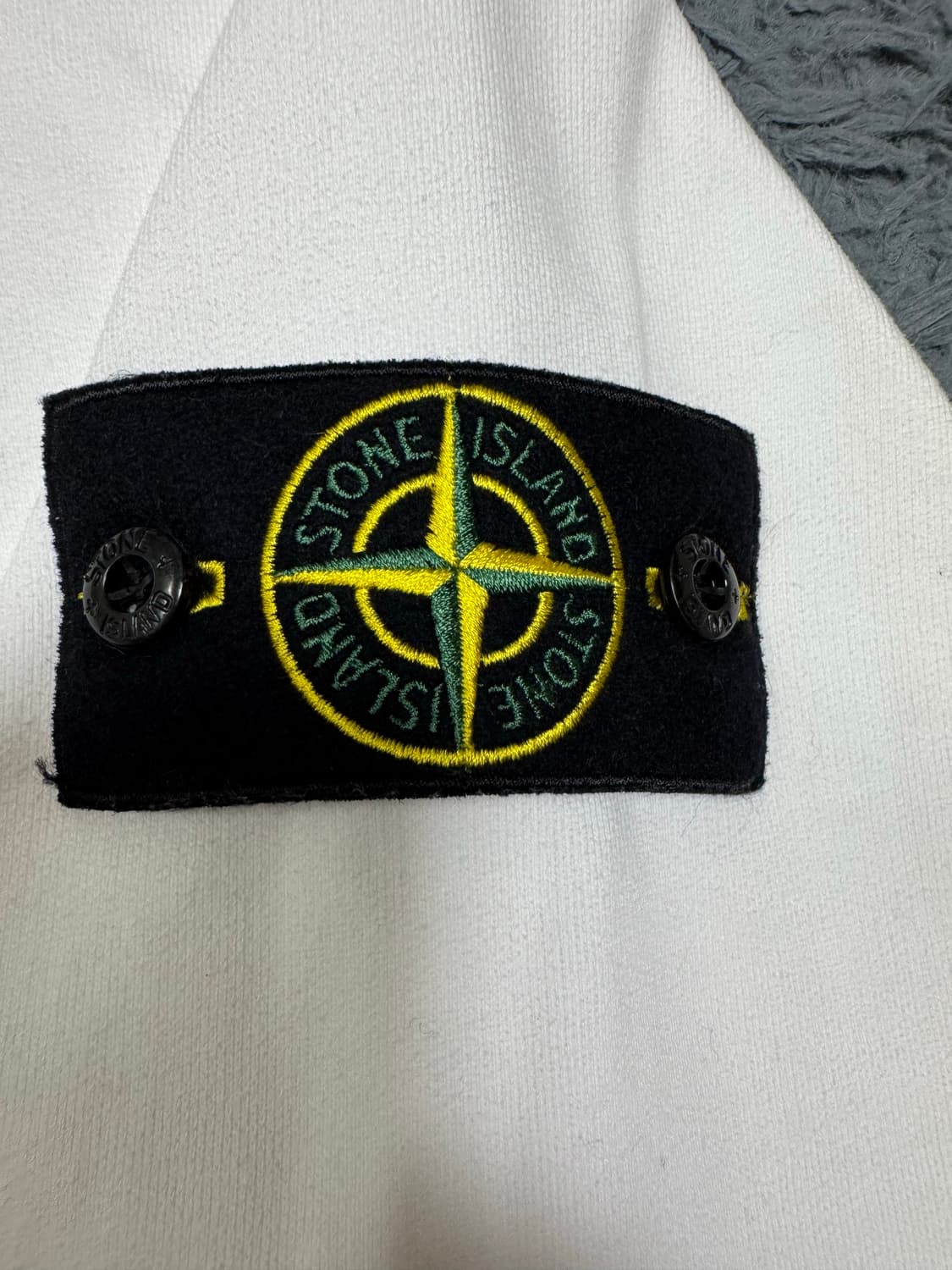 스톤아일랜드 맨투맨 화이트 XL 사이즈 22FW 상품이미지4