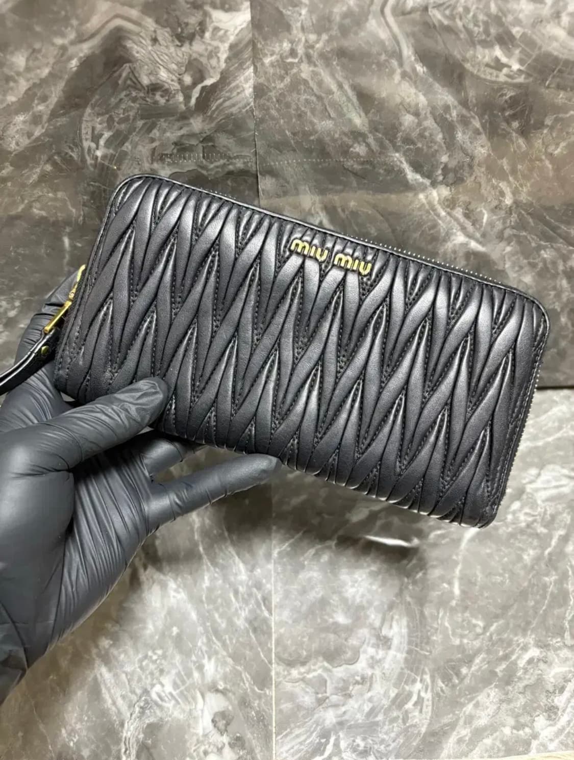 미우미우 마테라쎄 나파 가죽 장지갑 상품이미지1