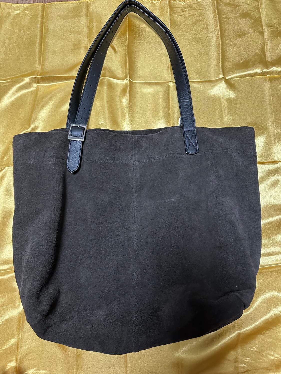 해칭룸 스웨이드 토트백 판매합니다. 상품이미지3