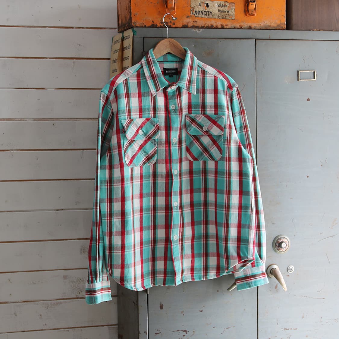 (착용컷) DEAR LAUREL 워크 체크 셔츠 (남성용 100) 상품이미지1