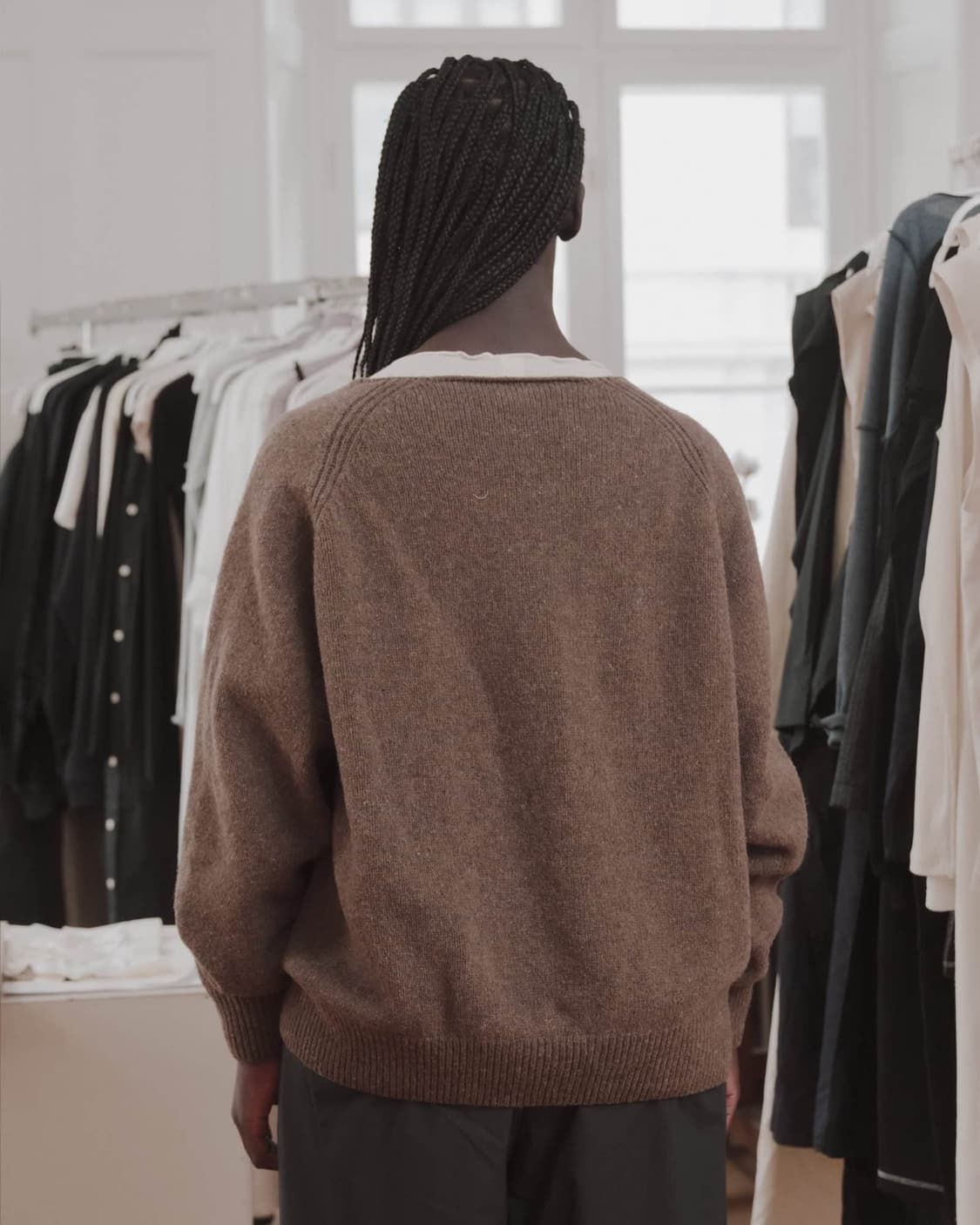 [XS/S,M/L]베이스레인지 25fw Soar 브이 니트/브라운 상품이미지3