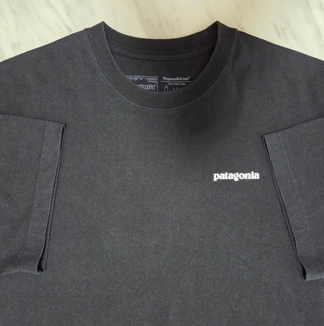 파타고니아 블랙 프린트 반팔 티셔츠  상품이미지5