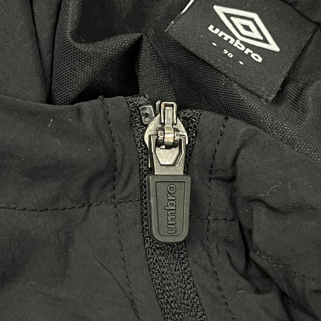 [정품/90] 엄브로 블랙 후드 바람막이 자켓 b18 상품이미지7