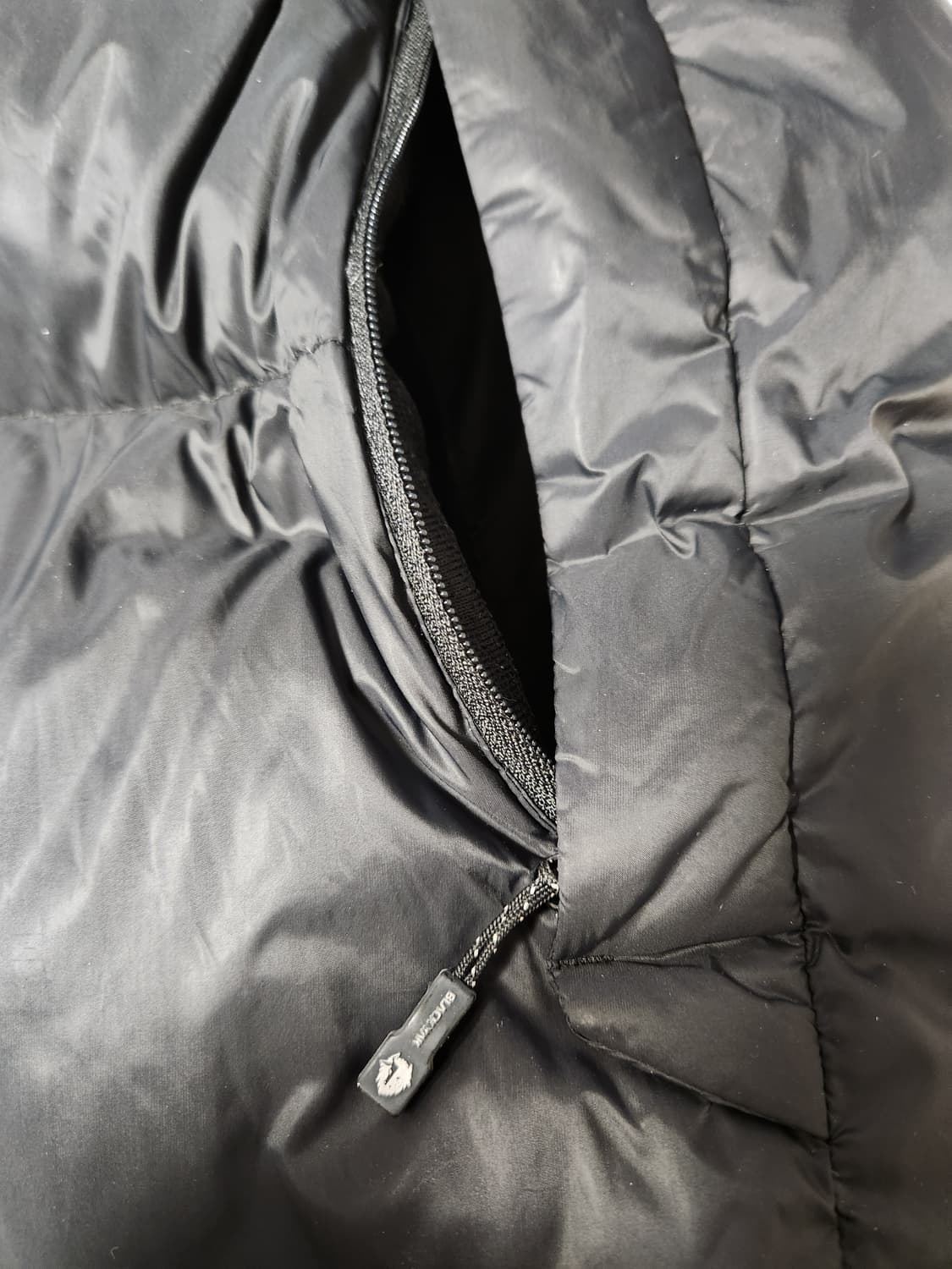 블랙야크 블랙 롱패딩 사이즈165(성인여성m정도)

여러 중고사이트에도  상품이미지4