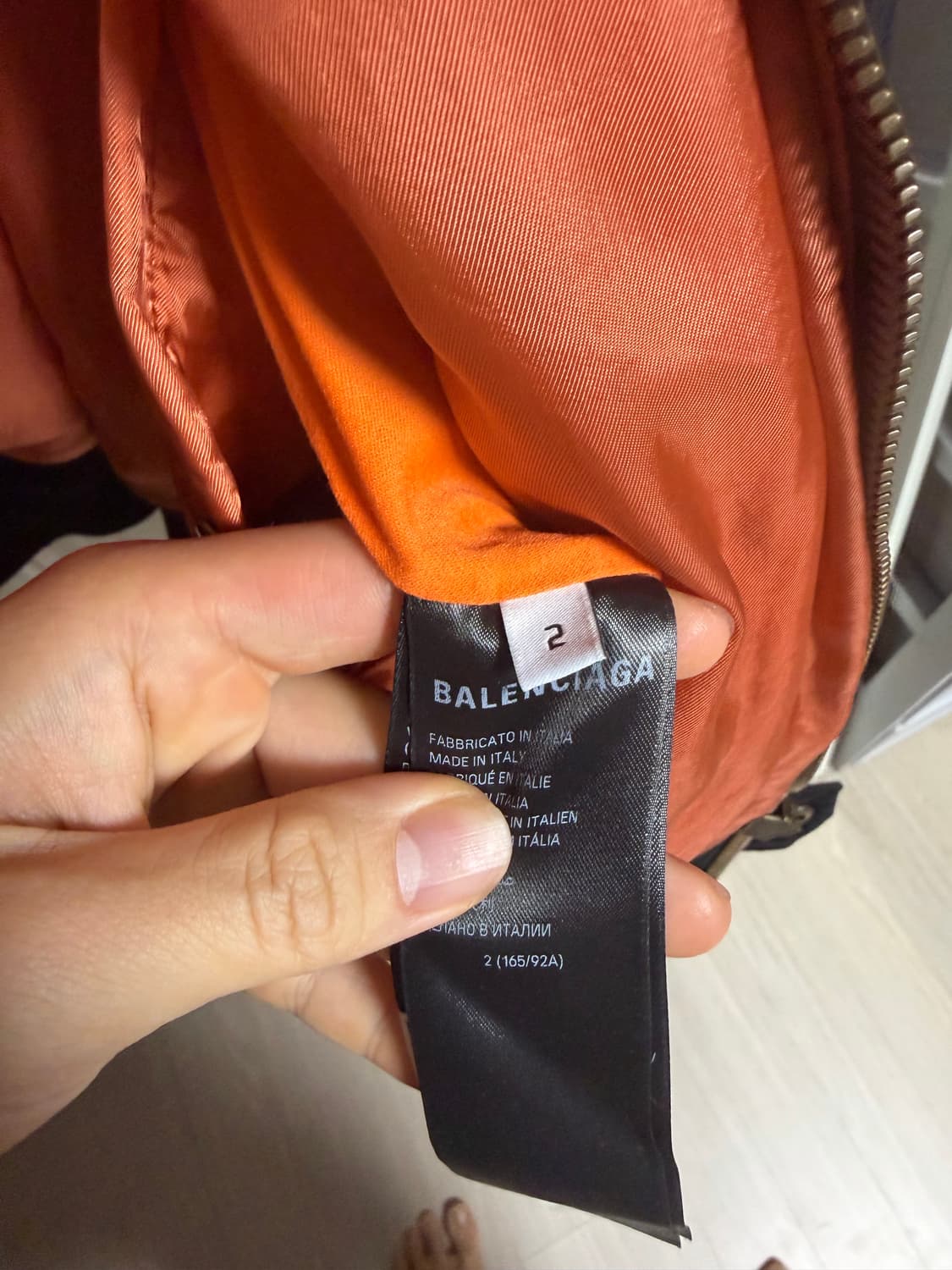 발렌시아가 3b봄버 2사이즈 판매합니다. 상품이미지4