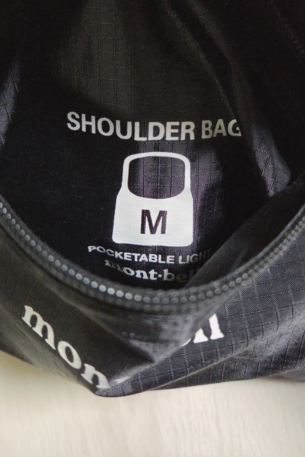 (착샷) 몽벨 포켓터블 숄더백 라이트 블랙 S M 2종 상품이미지2