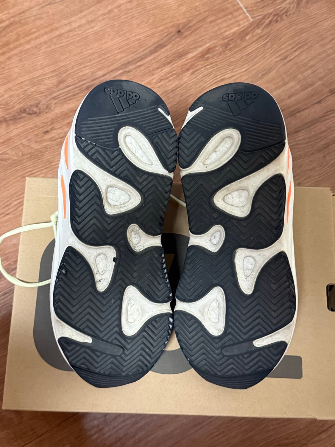 아디다스 이지부스트700 상품이미지5