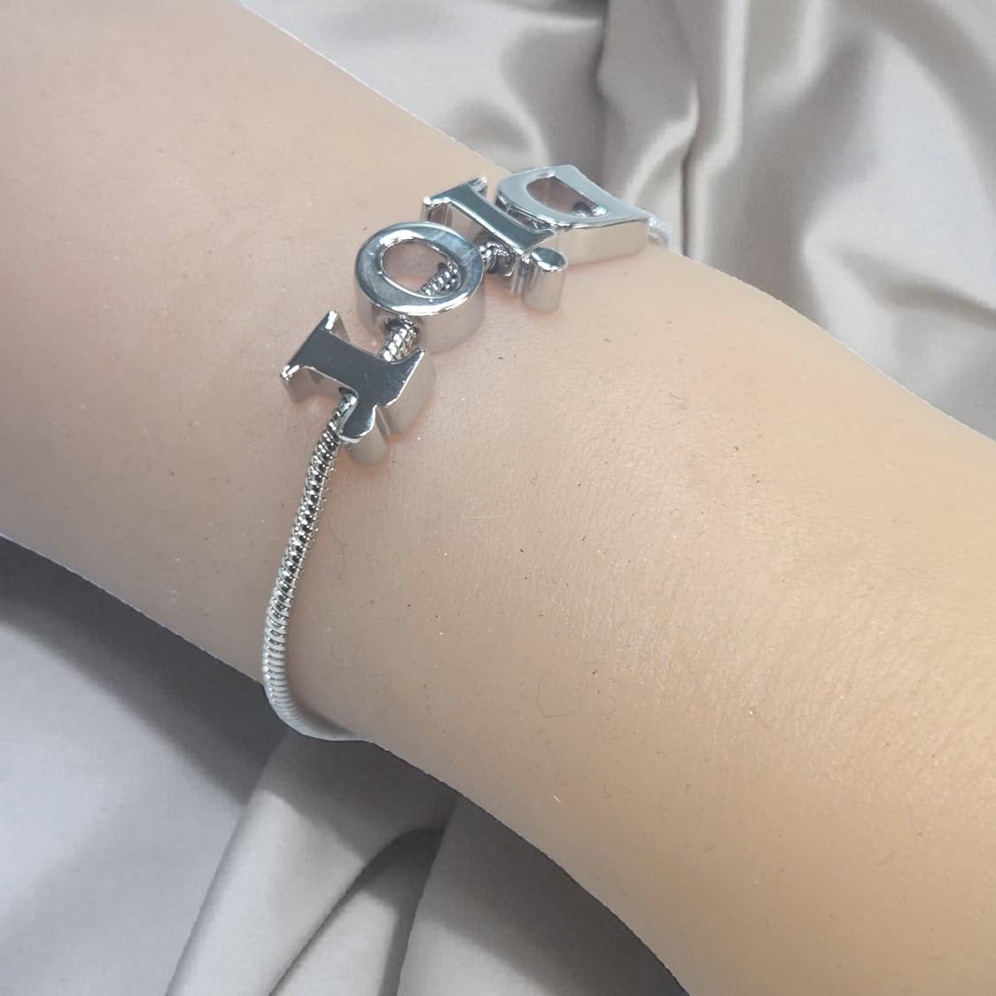 디올 레터링 블록 팔찌 상품이미지3