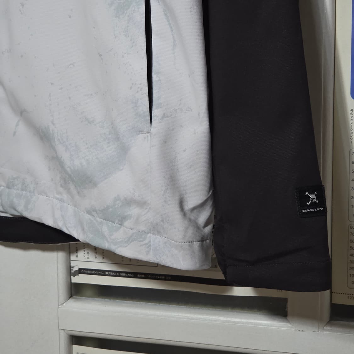 JPN 오클리  블랙 앤 화이트 폴리 집업 상품이미지4