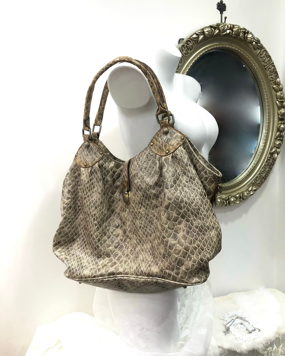 khaki beige snakeskin shoulder bag  상품이미지1