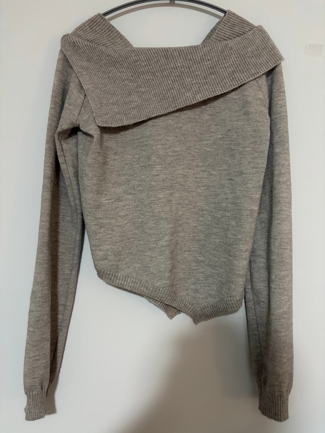 미세키서울 오블리크 라인 버튼 니트 라이트그레이 상품이미지4