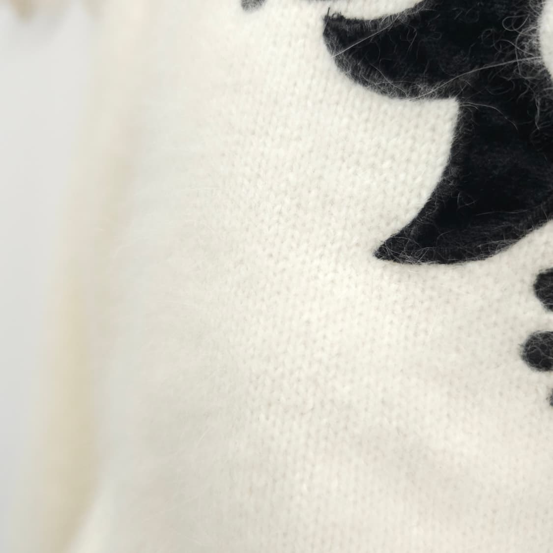 아이보리 벨벳 아플리케 포인트 니트 상품이미지8