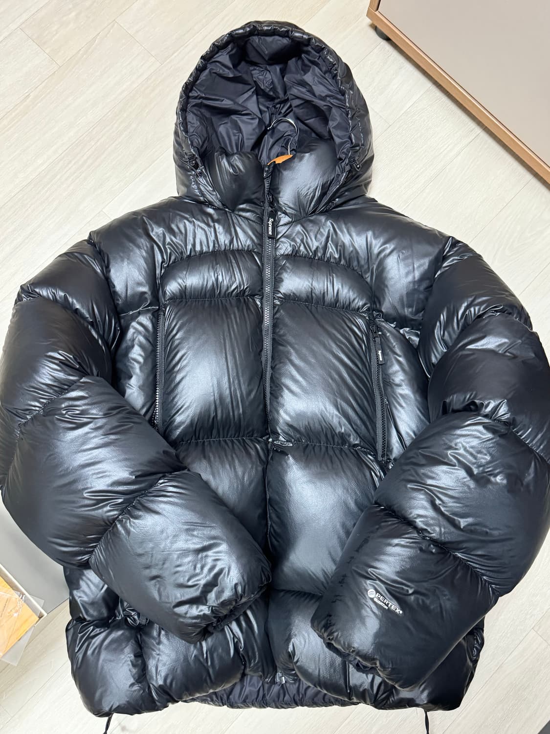 슈프림 페더웨이트 다운 패딩 블랙 - 23FW 상품이미지2