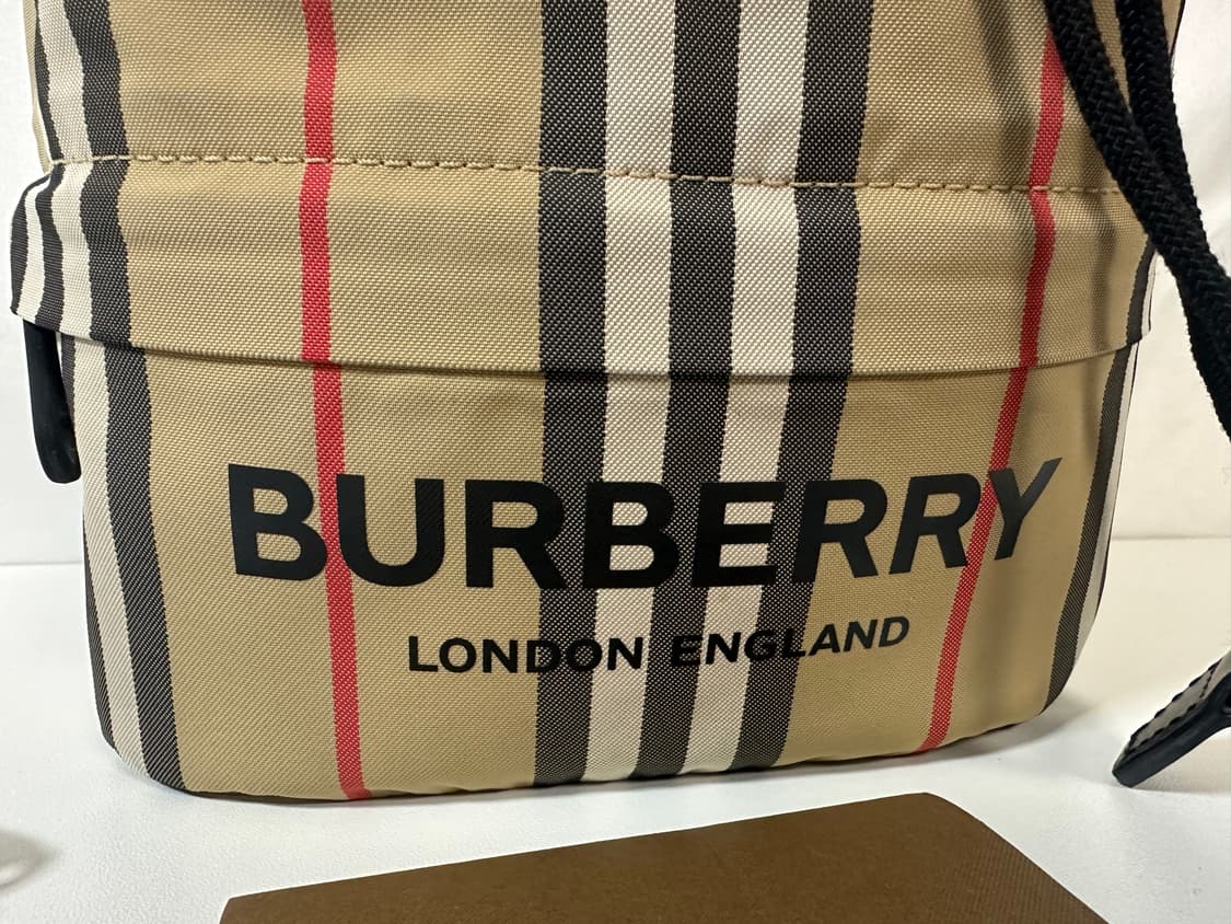 버버리 레터링 드로우스트링 포이백 (OS) 상품이미지3