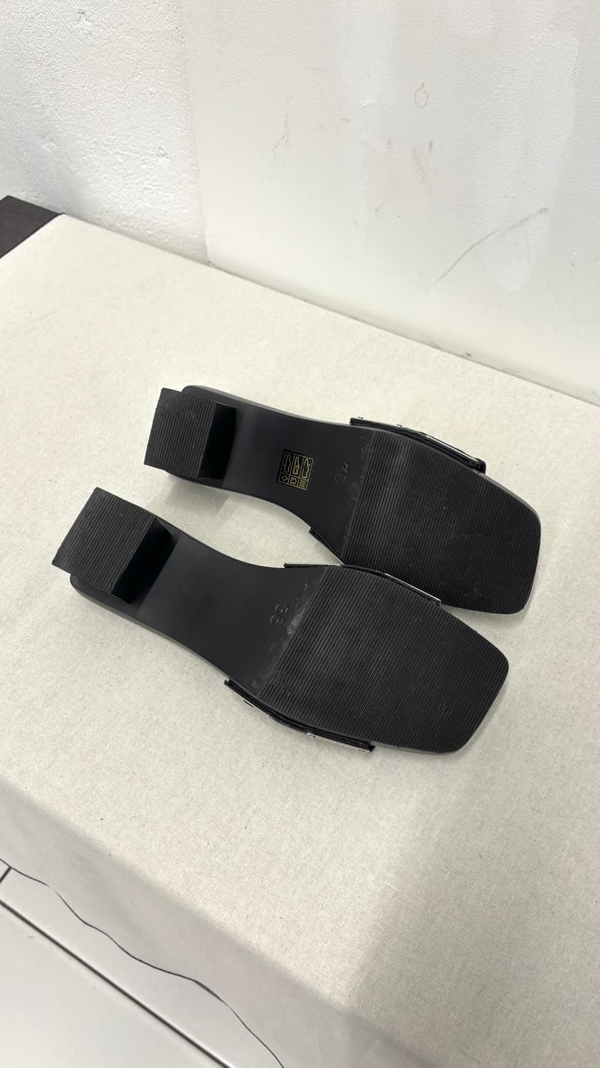 FENDI Zucca Mule Heels 상품이미지7