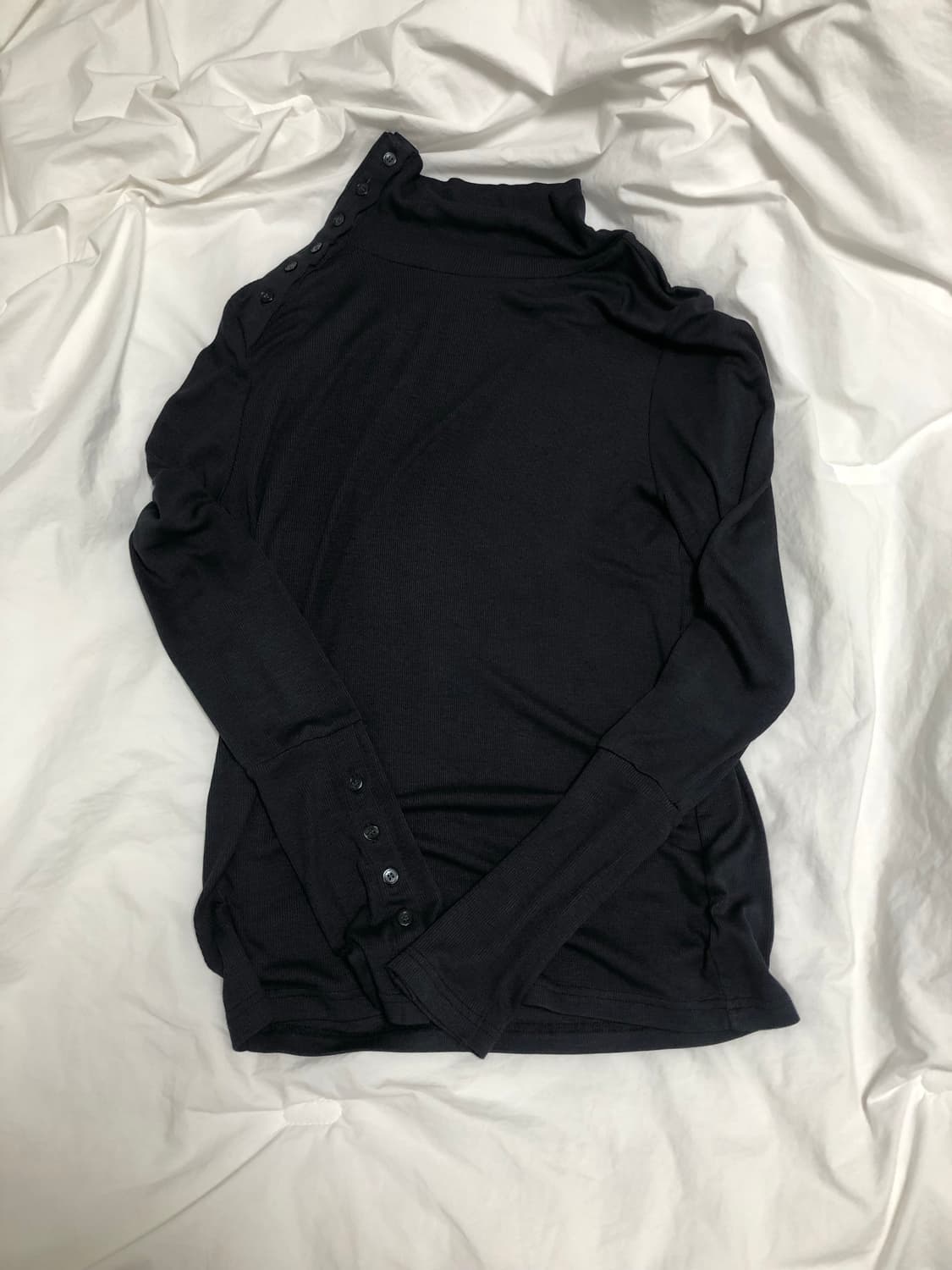 오헤시오 투웨이 버튼 터틀넥 티셔츠 (차콜) 상품이미지1