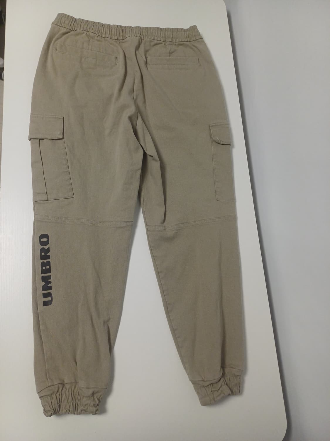 [L] 엄브로 22FW 헤리티지 카고 조거 팬츠 (다크 베이지) 상품이미지2