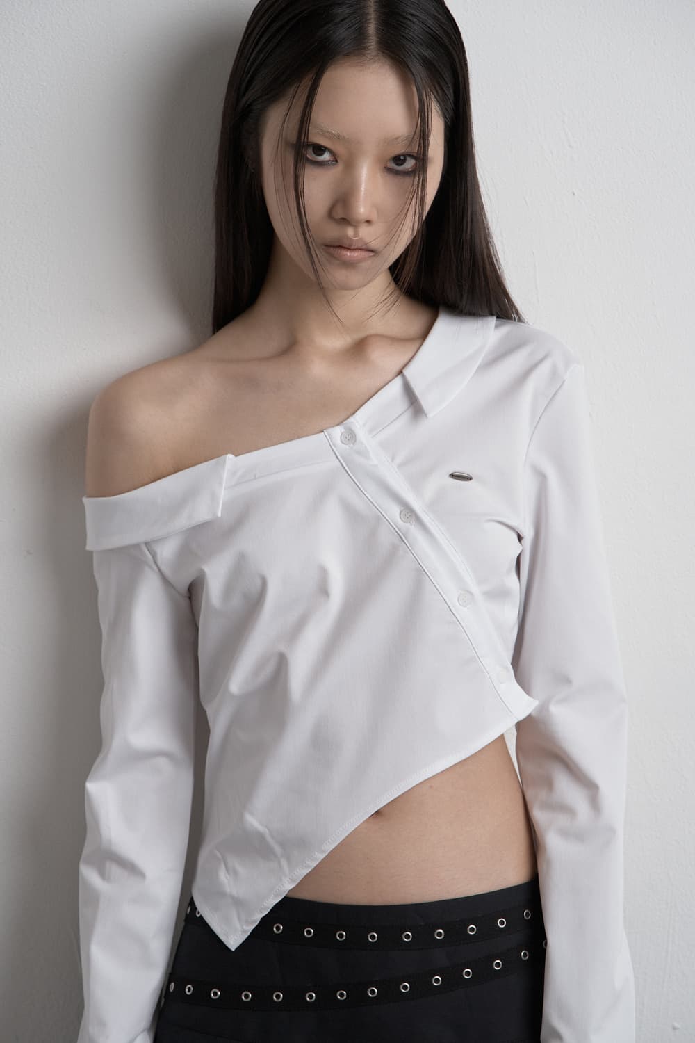 시너진 FLOW UNBALANCED CROP SHIRT WHITE 상품이미지3