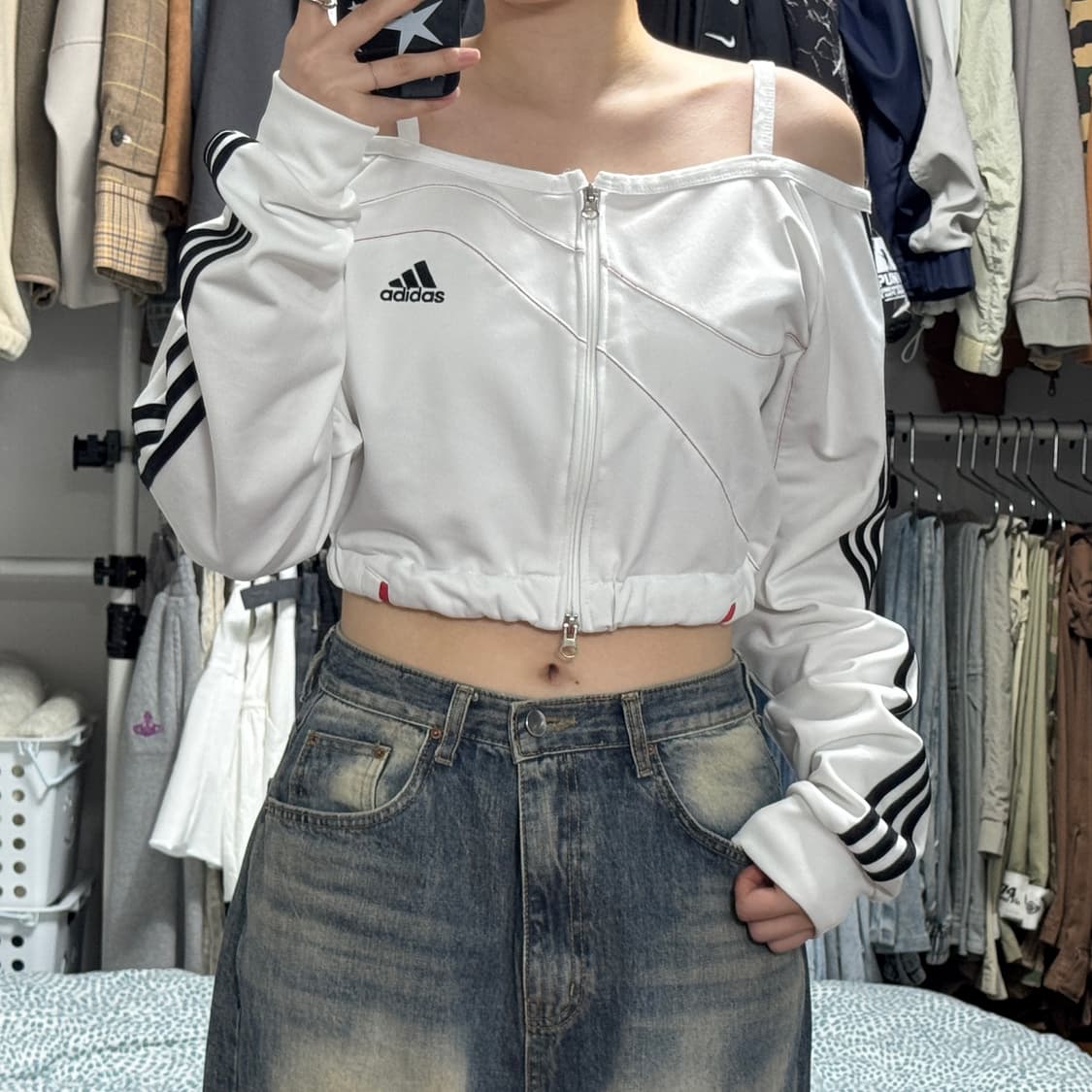 아디다스 커스텀 크롭 오프숄더 집업 상품이미지1