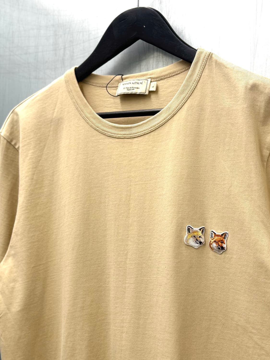 Maison kitsune 메종키츠네 더블폭스 헤드패치 베이지 반소매 티 상품이미지3