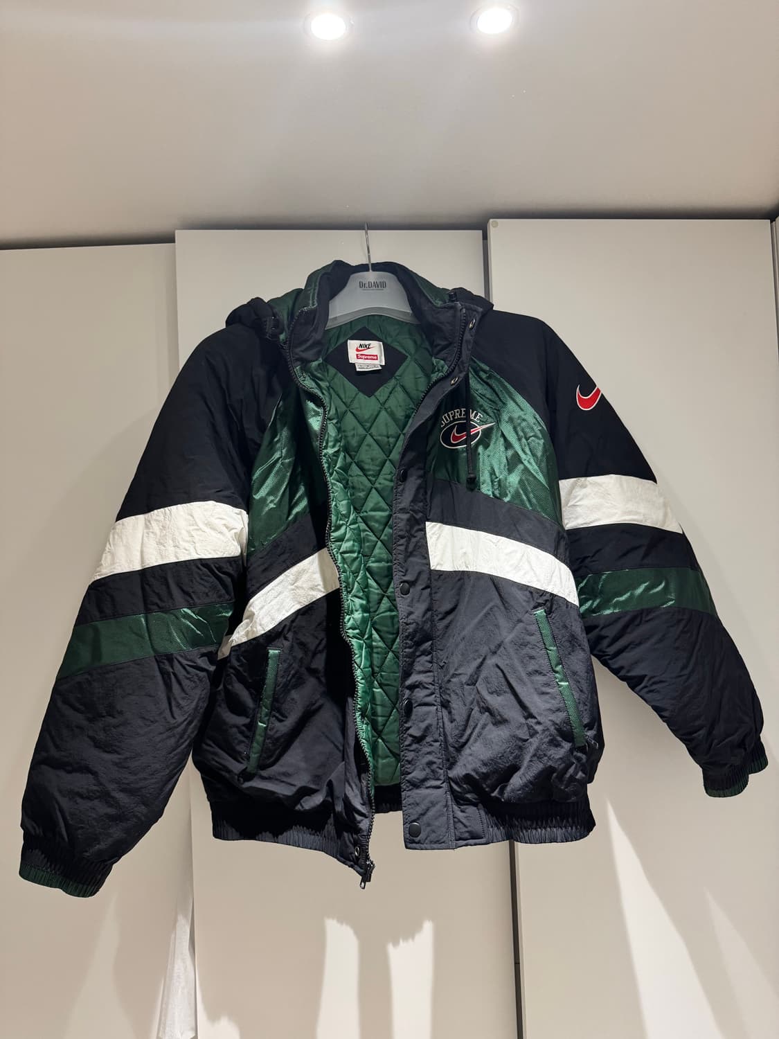 슈프림 X 나이키 19시즌 패딩 L사이즈 상품이미지1