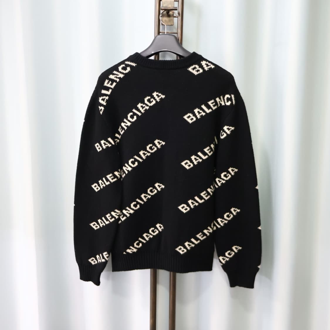 발렌시아가 멀티로고 블랙 울 니트 L/105 상품이미지4