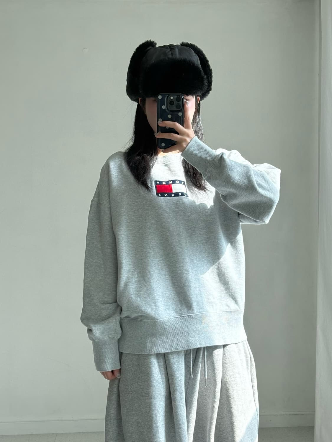 타미힐피거 로고 그레이 맨투맨 상품이미지1