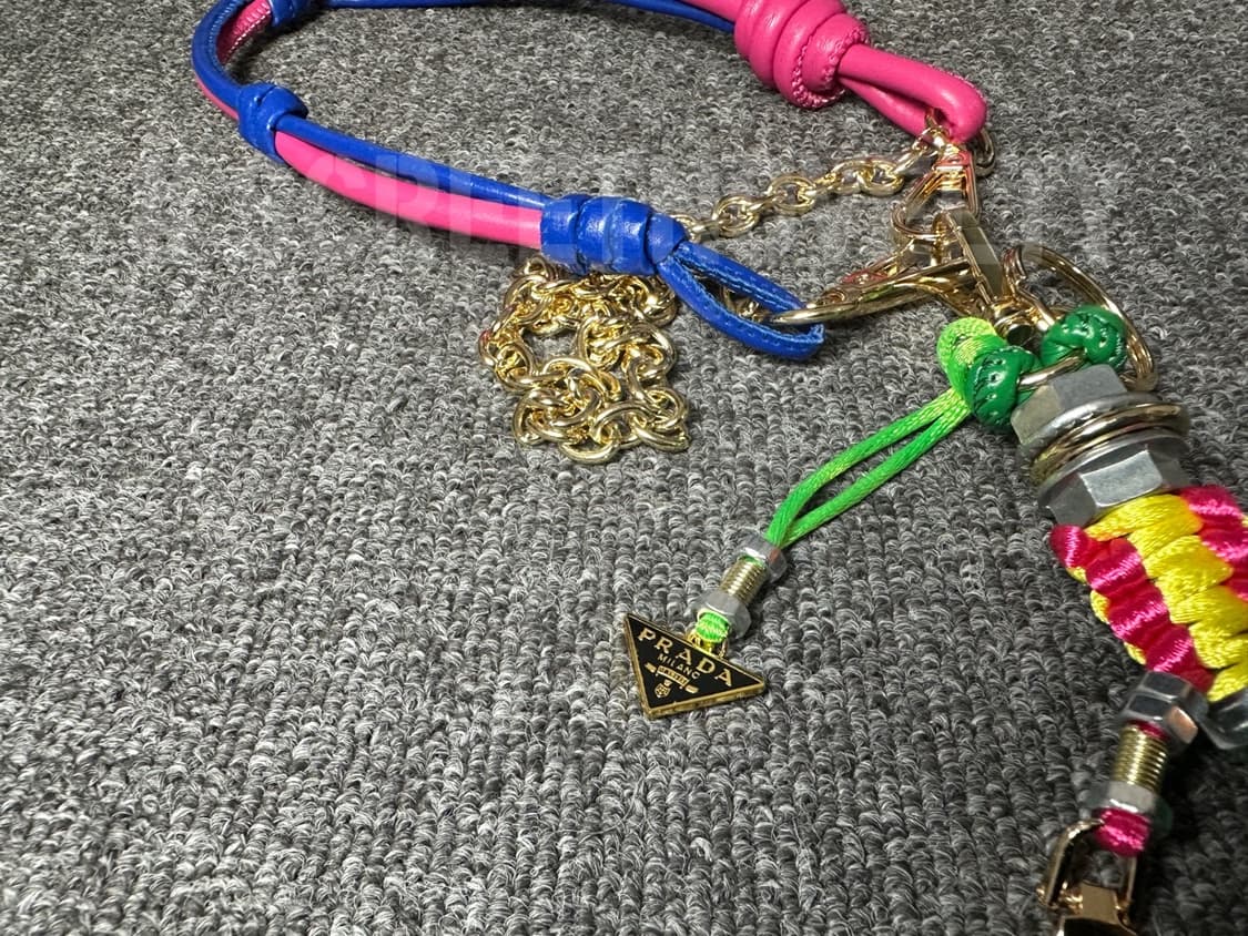 프라다 로봇 백참 블루 상품이미지6