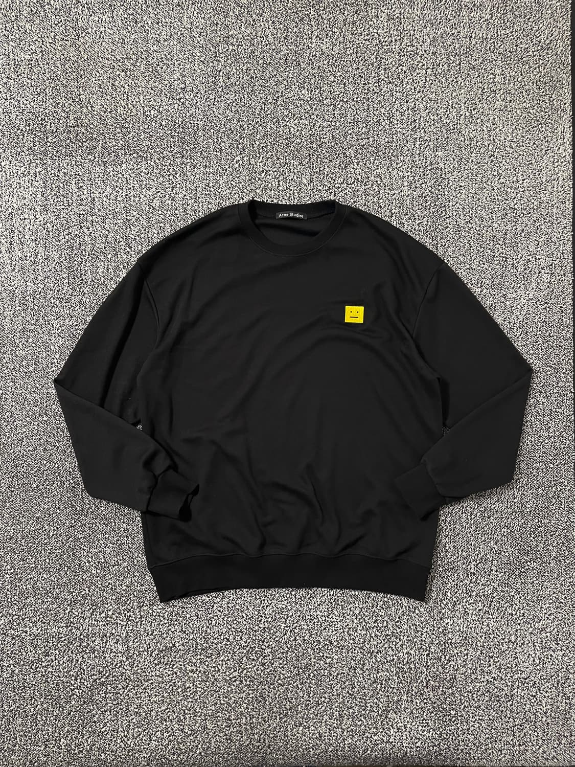 빈티지9. 아크네스튜디오 페이스 패치 맨투맨 스웻셔츠 블랙 옐로우 상품이미지1