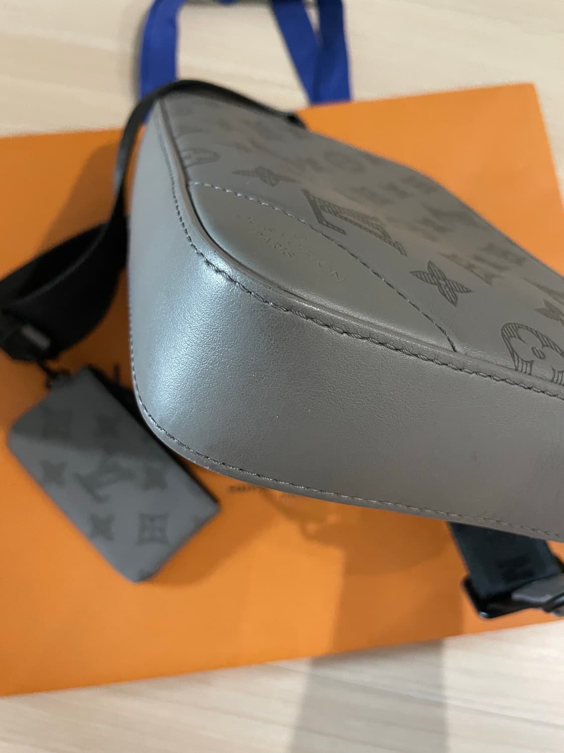 루이비통 쉐도우 듀오 메신저백 그레이 정품  상품이미지5