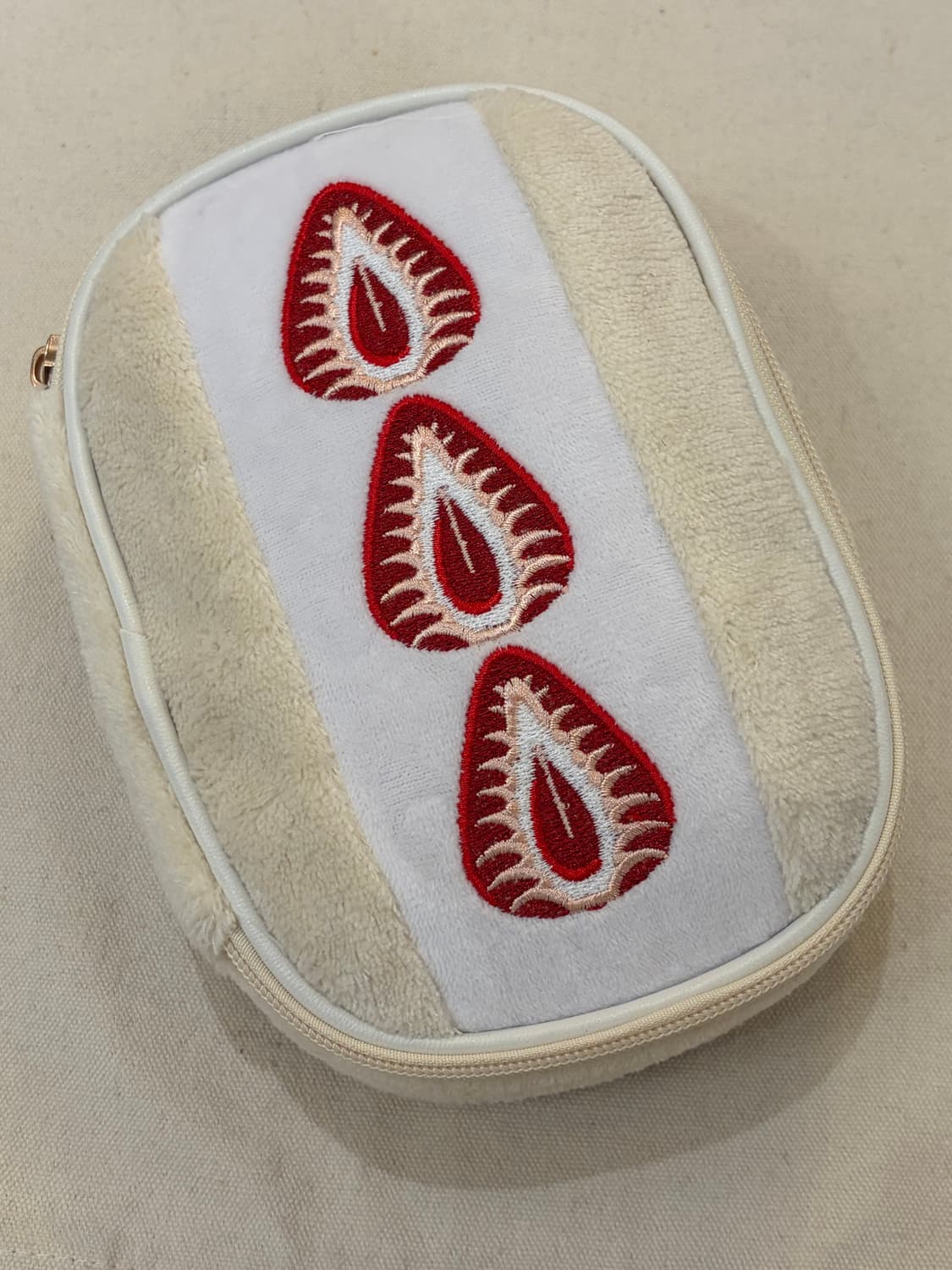 딸기 자수 퍼 미니 파우치 상품이미지5