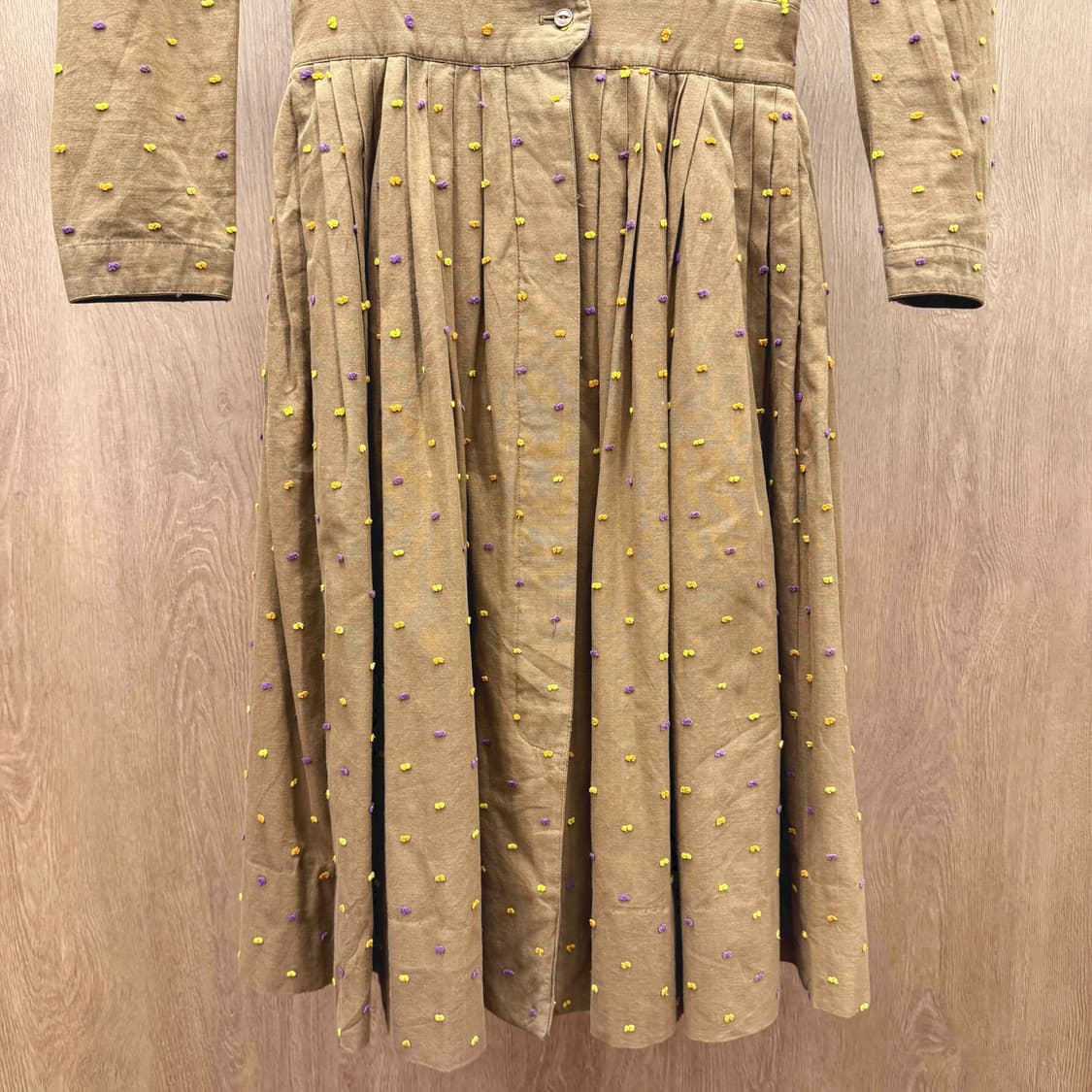 이세이미야케 스포츠 코튼 플리츠 원피스 도트 자수 패턴 디테일 브라운 상품이미지5