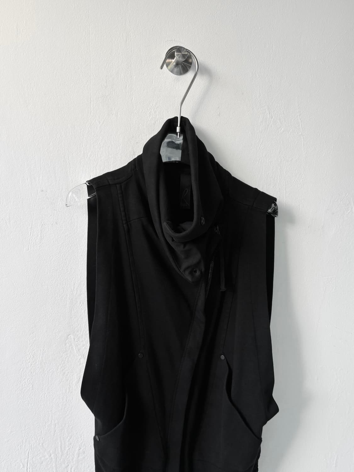 일라리아 니스트리 아티잔 사선 하이넥 베스트 상품이미지6