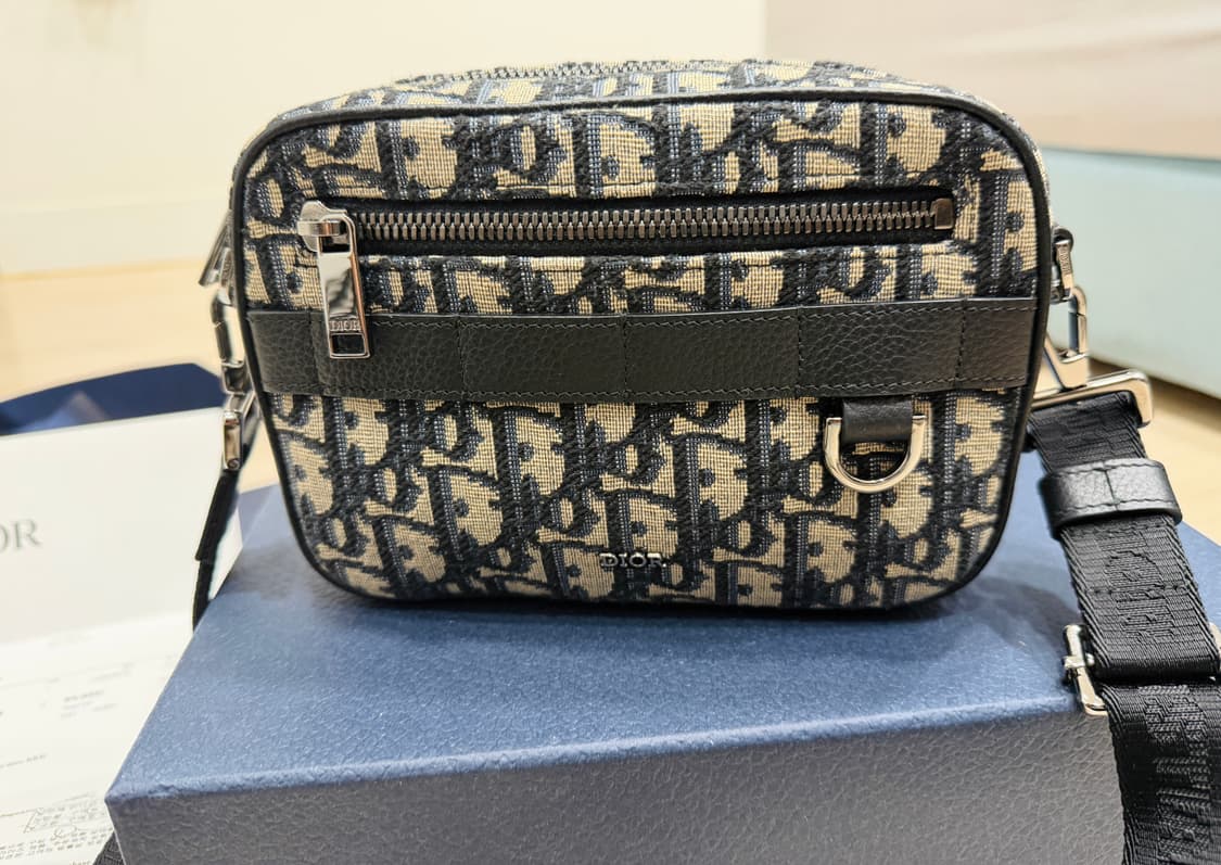 디올 사파리 미니백 팝니다 상품이미지3
