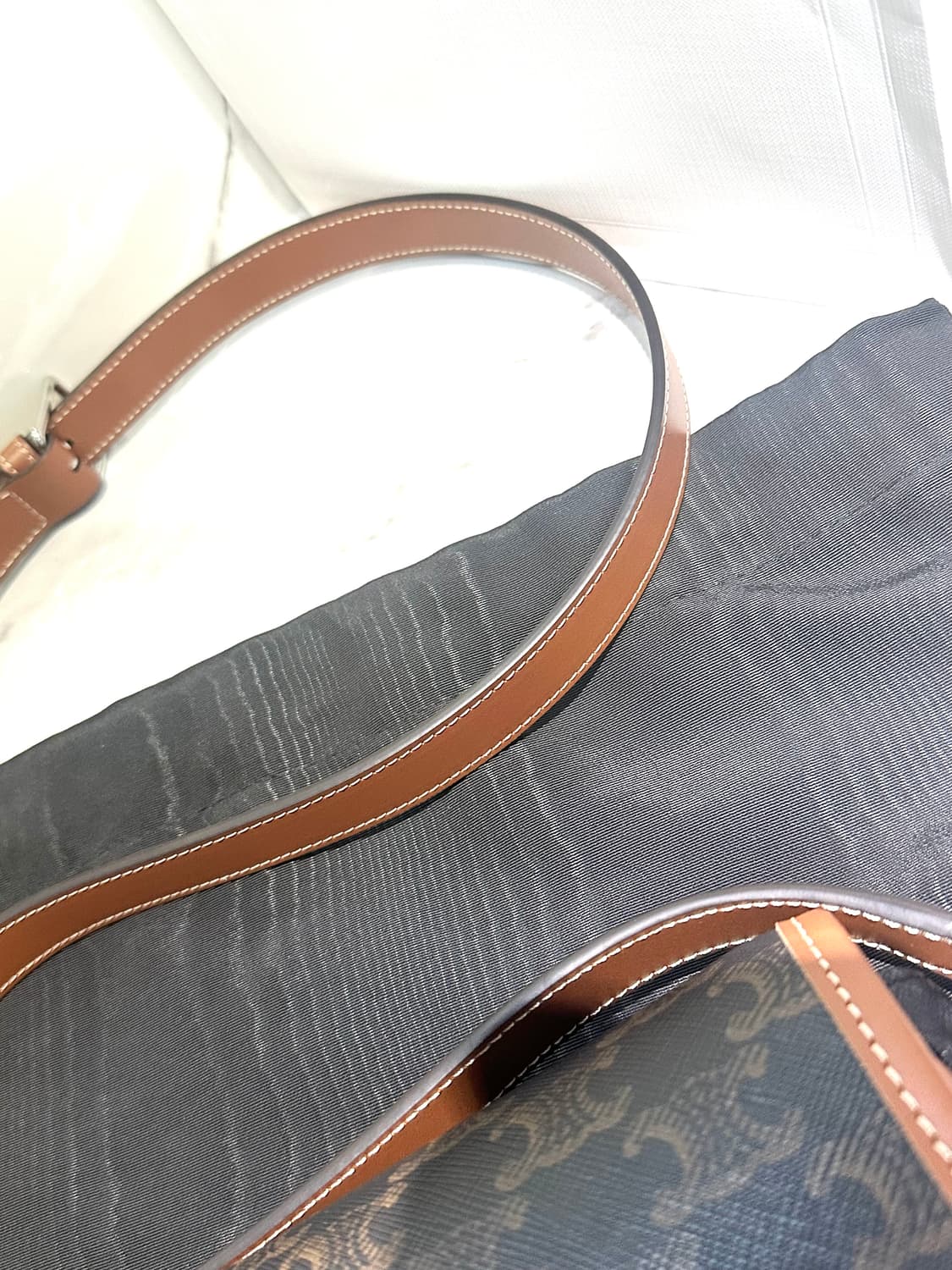 [새상품급 정품] 셀린느 폴코 메신저백 25년SS 상품이미지5