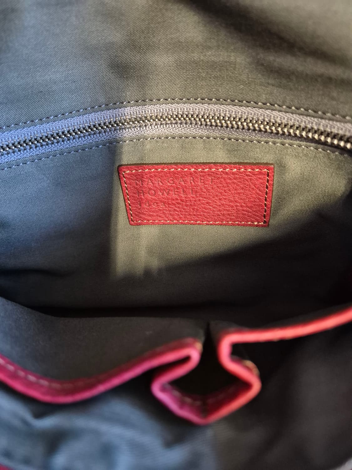 Margaret Howell 마가렛 호웰 레더 하프문 숄더백 상품이미지4