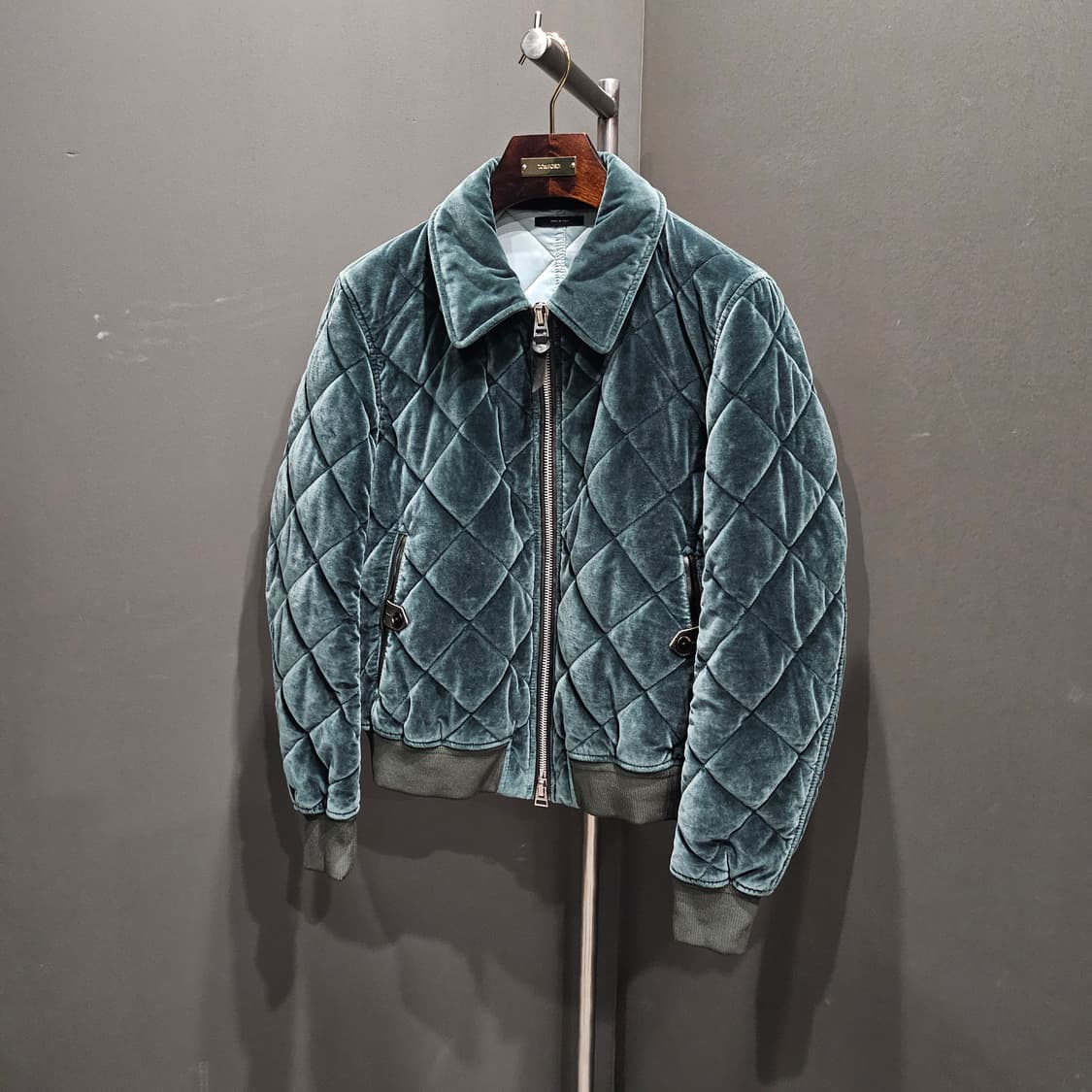 톰포드 퀄티드 벨벳 그린 봄버 블루종 자켓 상품이미지2