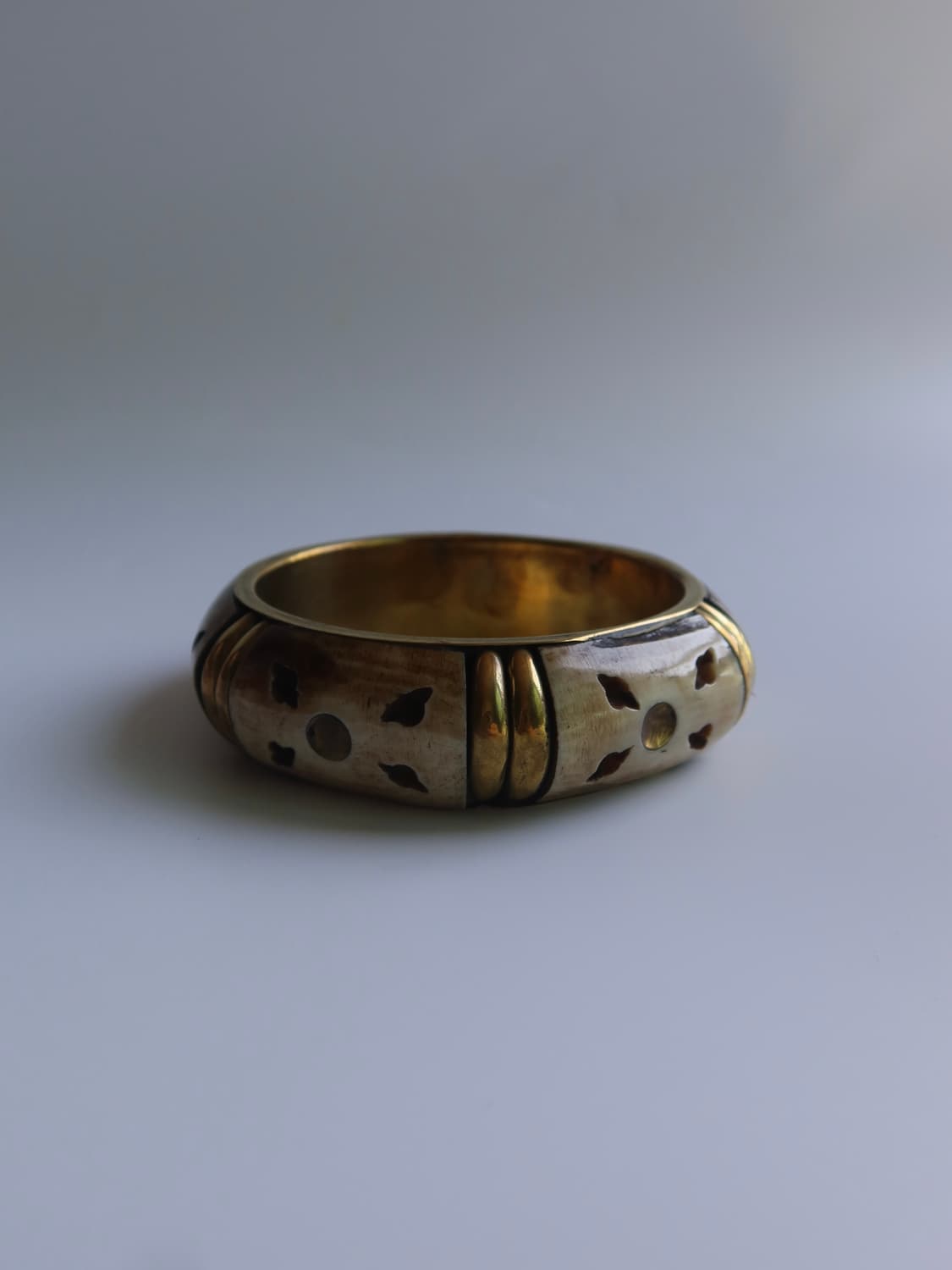 tribal cutout bone bangle 상품이미지3