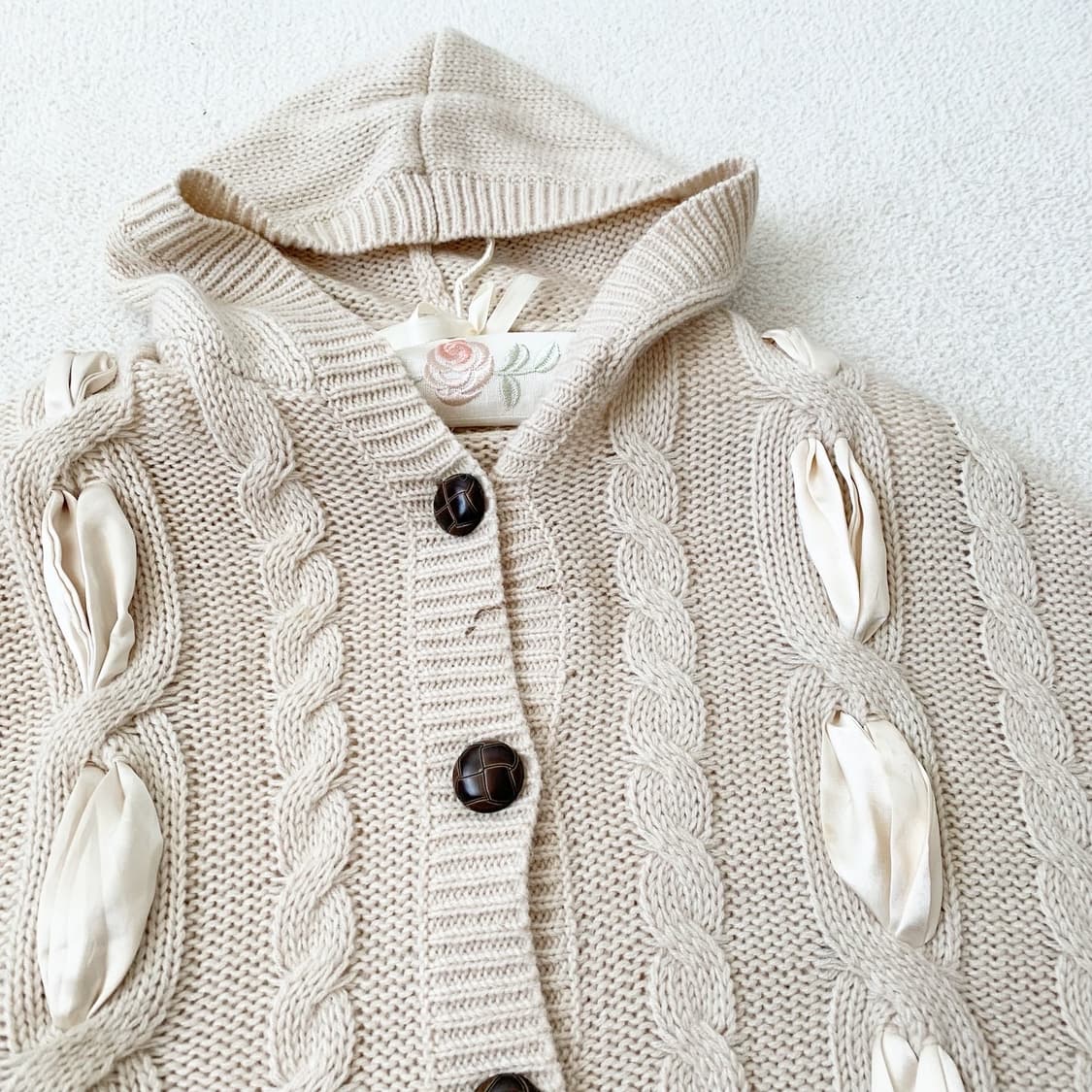 뮤트 라떼갸루 리본 아일렛 후드 케이프 상품이미지3