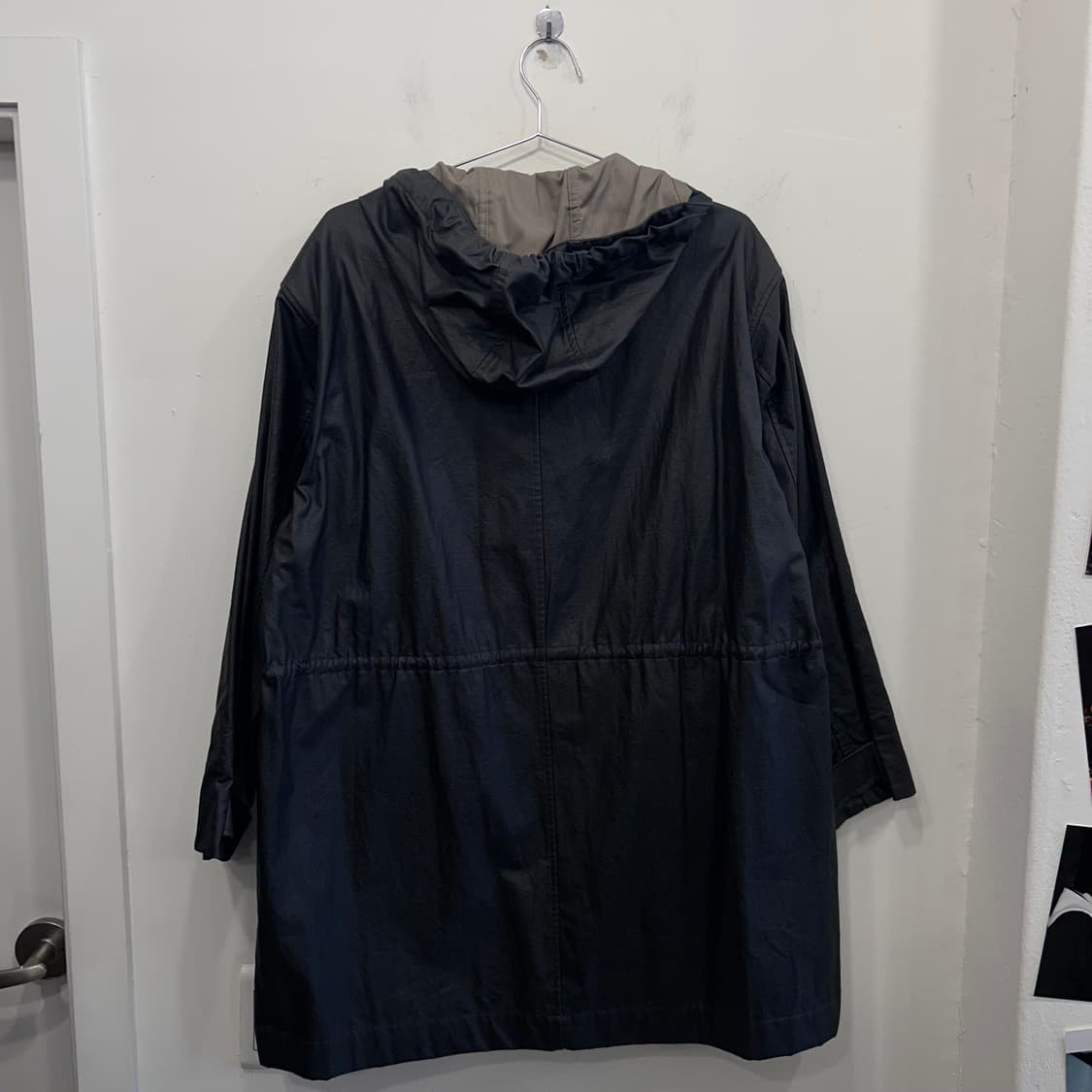 DECO 뉴욕 글로시 코팅 후드 롱야상 상품이미지5