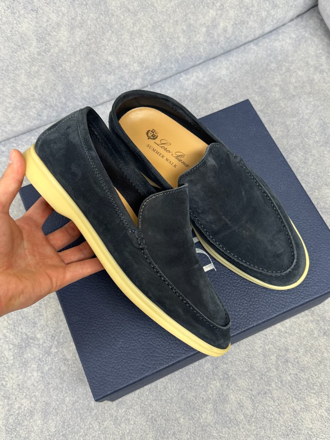 로로피아나 썸머워크 스웨이드 로퍼 네이비 40 상품이미지1