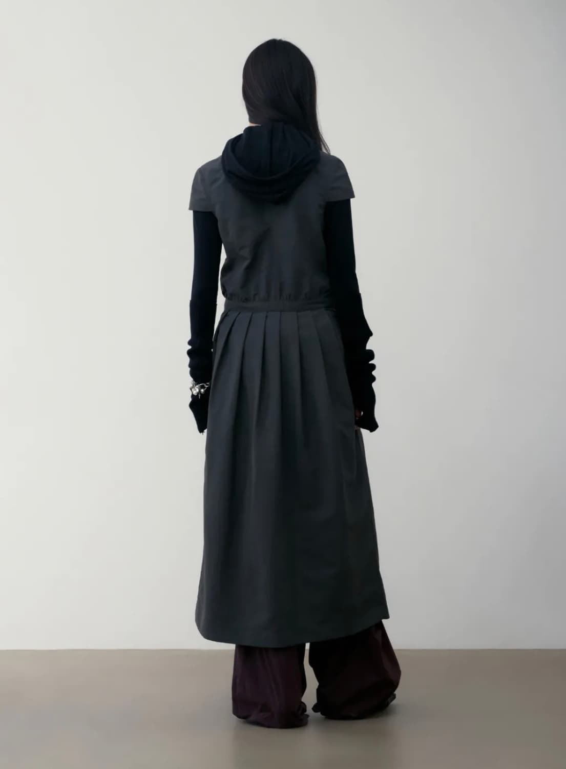 로우클래식 나일론 하이넥 원피스 차콜 상품이미지3