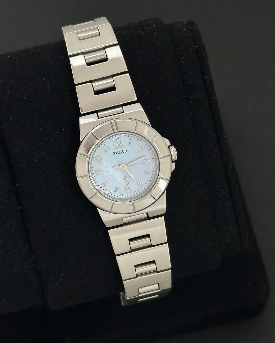 세이코 루키아  자개 다이얼 쿼츠 시계 상품이미지1