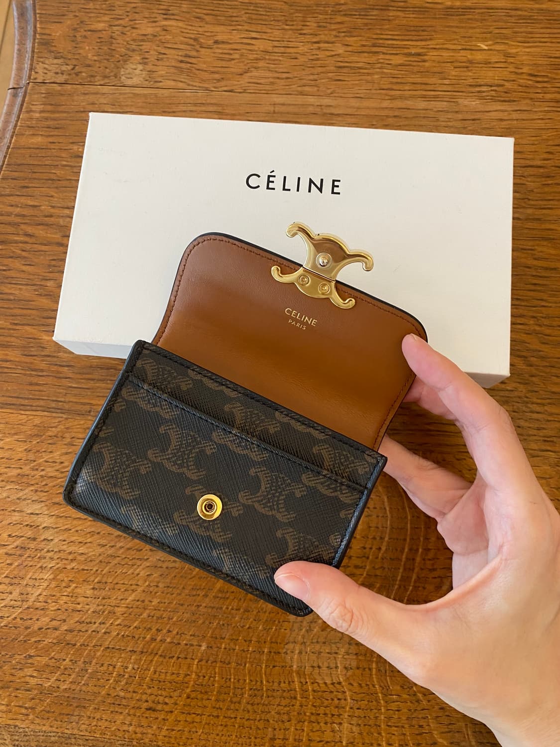 셀린느 트리옹프 플랩 카드 지갑 상품이미지3
