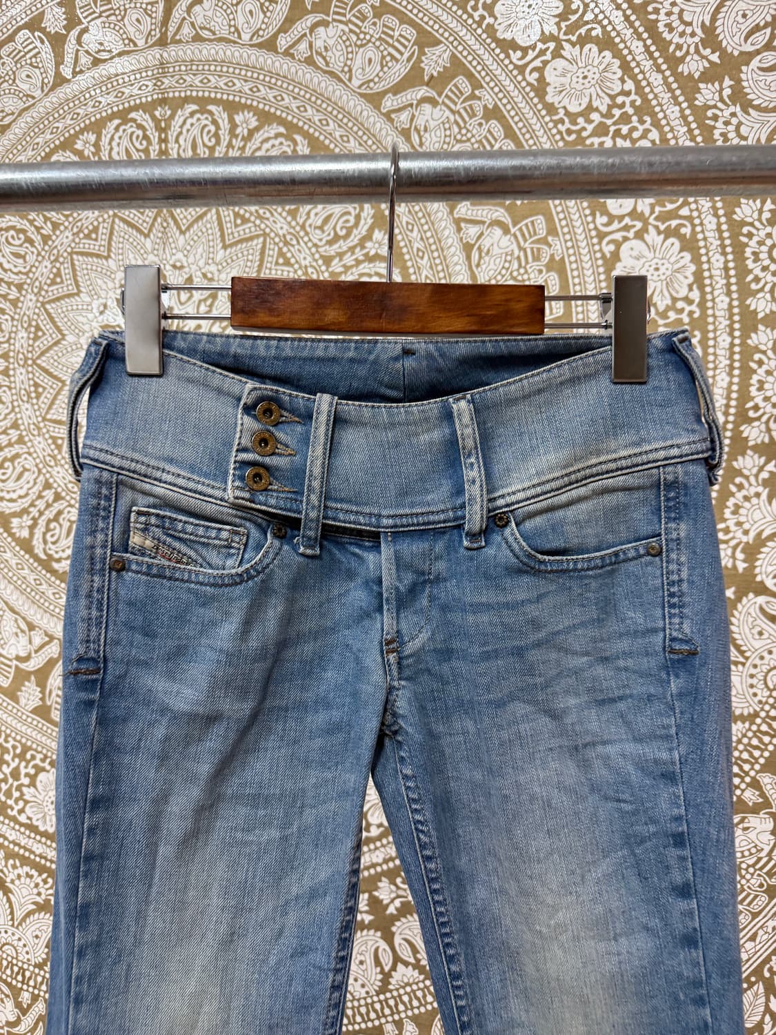 디젤 CHEROCK 로우라이즈 부츠컷 데님팬츠  상품이미지4