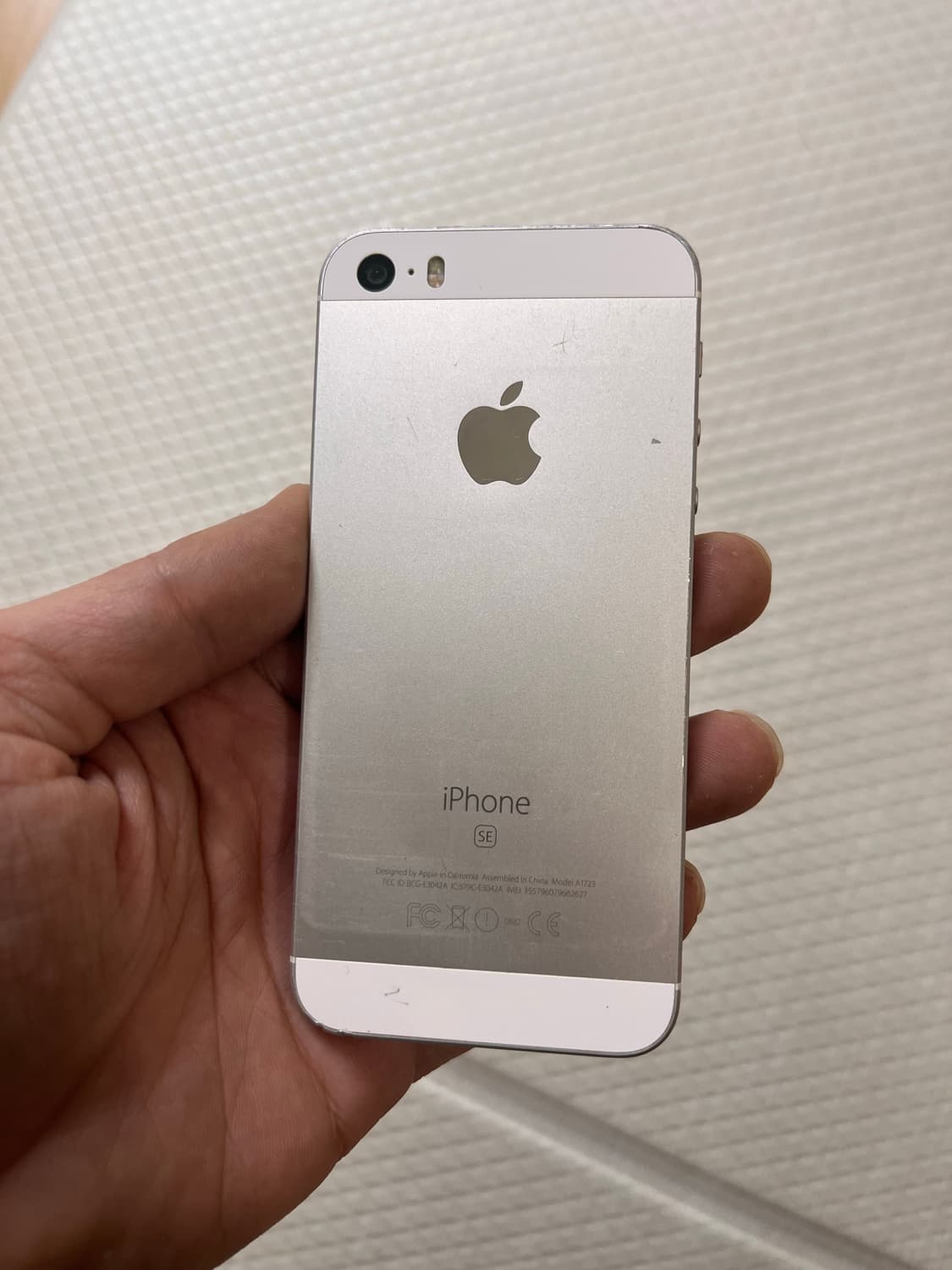 아이폰SE 1세대 실버 64GB 상품이미지1